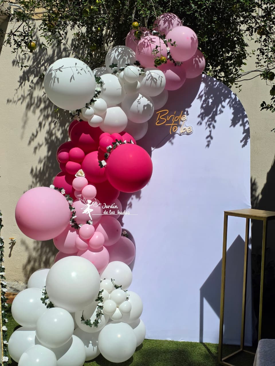 Mesa decorada para celebración en Jardín de las Hadas Saltillo